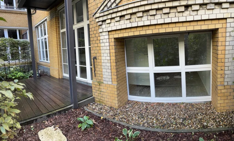 Schöne helle ruhige 2 Zimmerwohnung mit Terrasse — photo 1